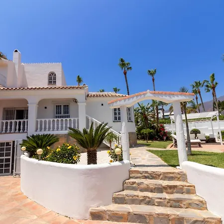 Hotell Beautiful Andalusian-style With Huge Private Pool, Outdoor Jacuzzi, Amazing Sea And Mountain Views, Close To The Beach, Walking Distance To Golf Courses And Amenities