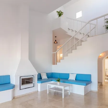 Beautiful Andalusian-style With Huge Private Pool, Outdoor Jacuzzi, Amazing Sea And Mountain Views, Close To The Beach, Walking Distance To Golf Courses And Amenities